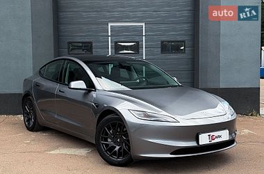 Tesla Model 3  2024