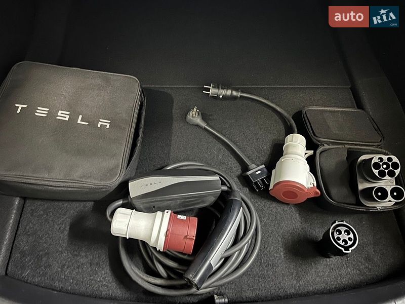 Седан Tesla Model 3 2022 в Ровно