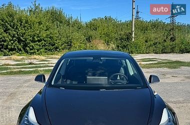 Tesla Model 3  2019