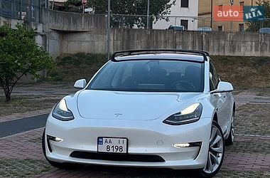 Седан Tesla Model 3 2018 в Киеве
