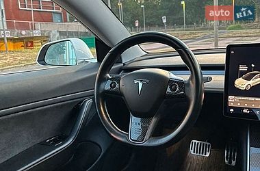 Седан Tesla Model 3 2018 в Киеве