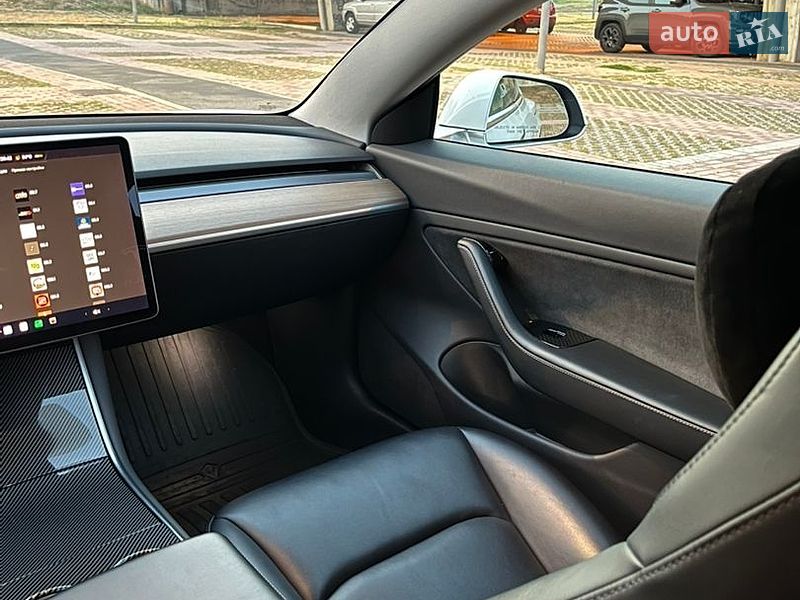 Седан Tesla Model 3 2018 в Киеве