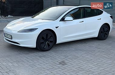 Tesla Model 3 2024