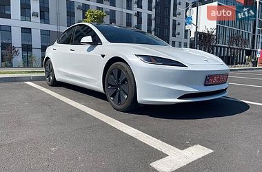 Tesla Model 3  2024