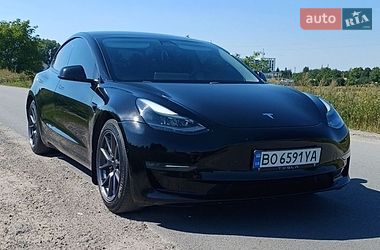 Tesla Model 3  2021