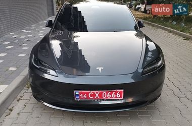 Tesla Model 3  2025