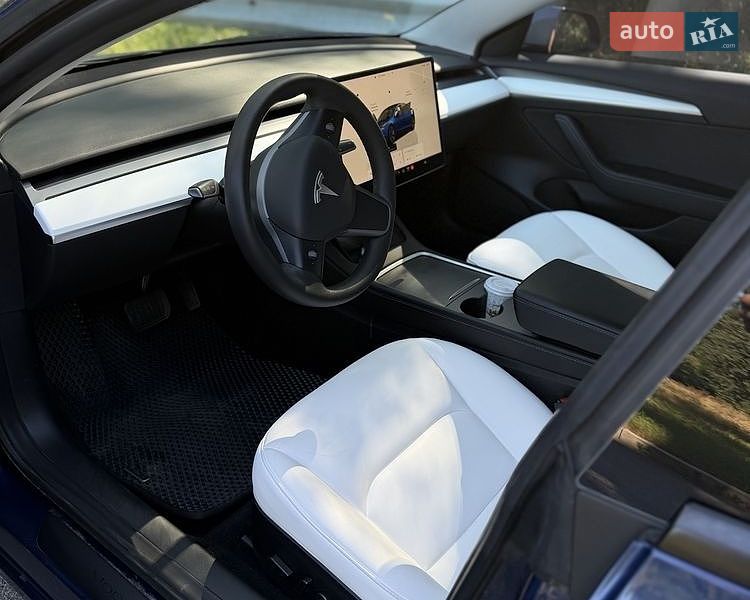 Седан Tesla Model 3 2022 в Борисполі