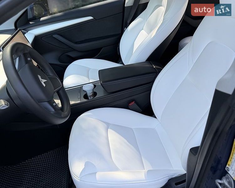 Седан Tesla Model 3 2022 в Борисполі