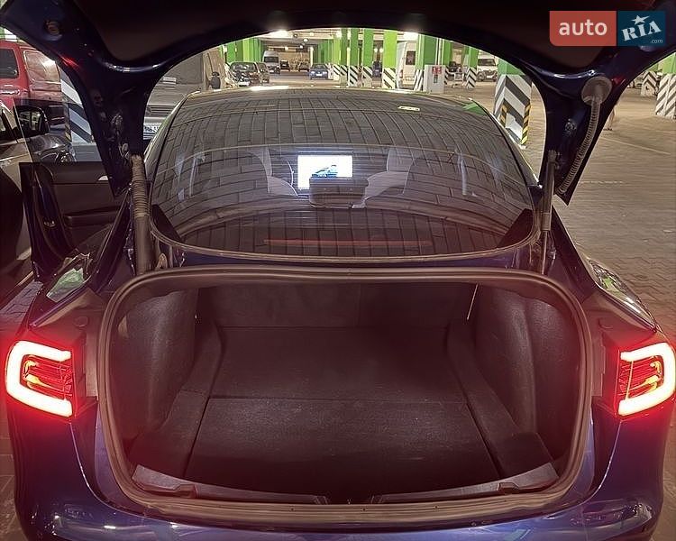 Седан Tesla Model 3 2022 в Борисполі