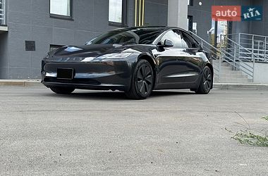 Tesla Model 3 2024