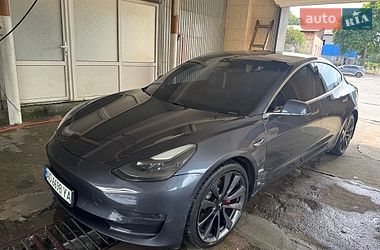 Tesla Model 3  2020
