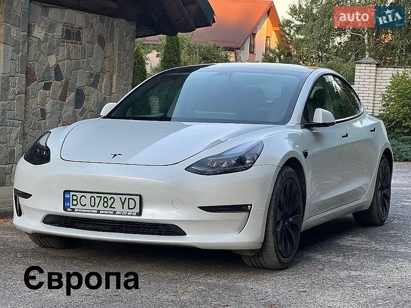 Седан Tesla Model 3 2021 в Львове