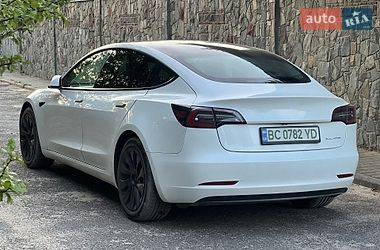 Седан Tesla Model 3 2021 в Львове