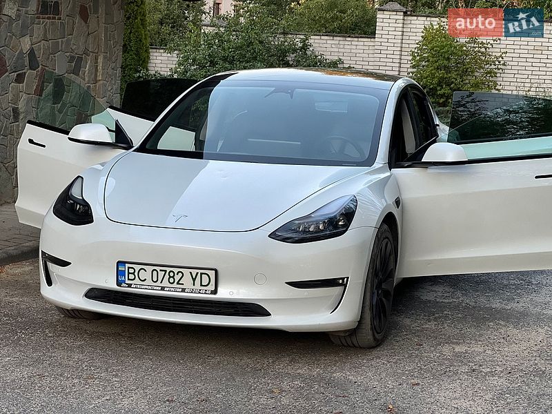 Седан Tesla Model 3 2021 в Львове
