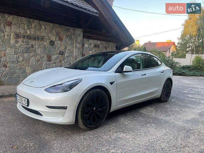 Седан Tesla Model 3 2021 в Львове