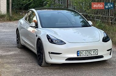 Седан Tesla Model 3 2021 в Львове