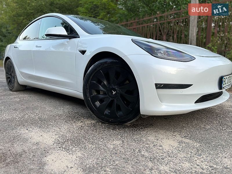 Седан Tesla Model 3 2021 в Львове