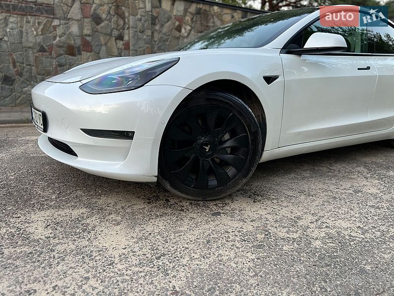 Седан Tesla Model 3 2021 в Львове