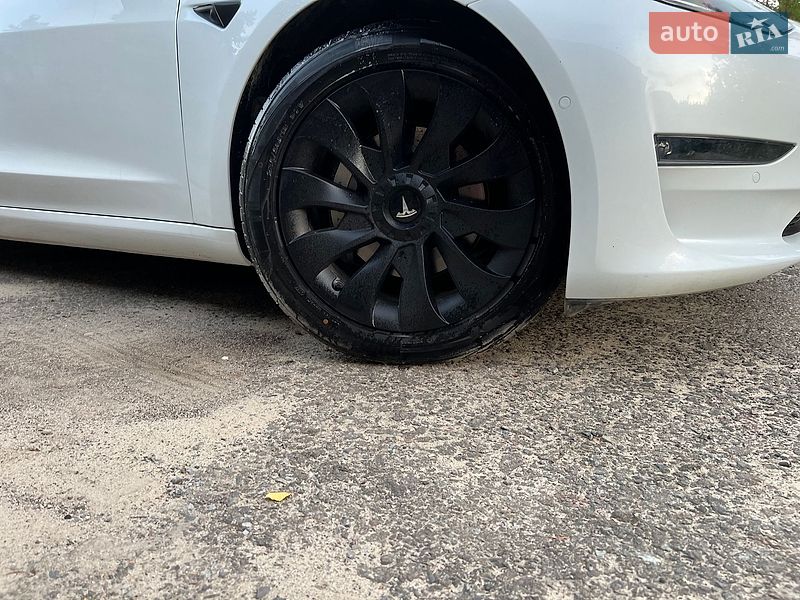 Седан Tesla Model 3 2021 в Львове