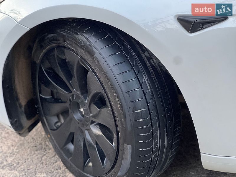 Седан Tesla Model 3 2021 в Львове