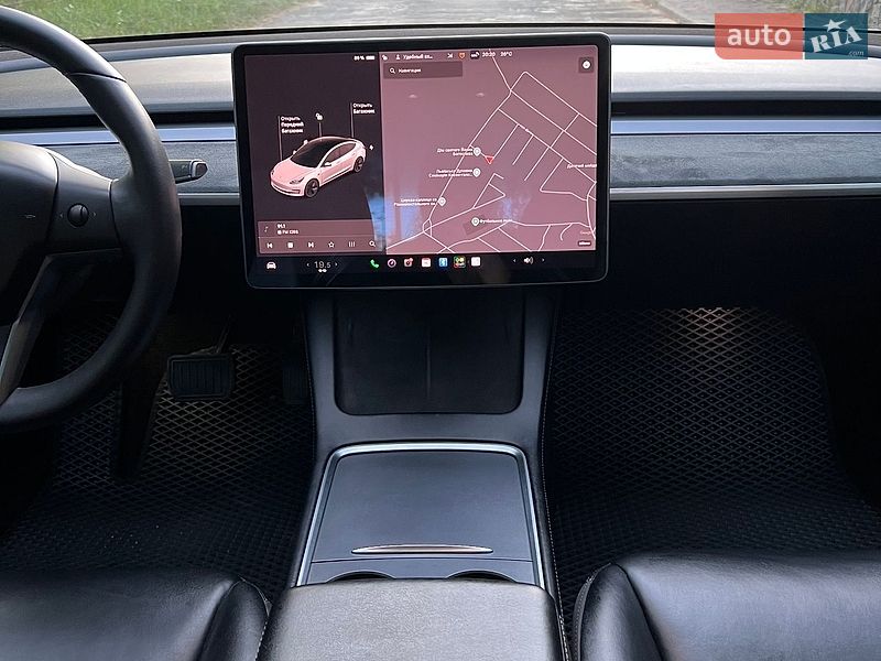 Седан Tesla Model 3 2021 в Львове