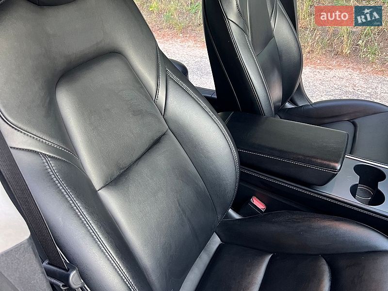 Седан Tesla Model 3 2021 в Львове