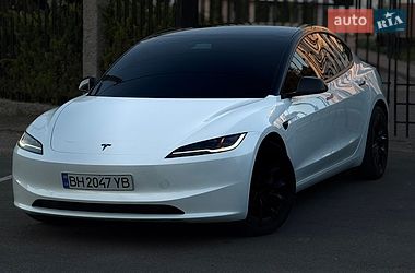 Tesla Model 3  2024