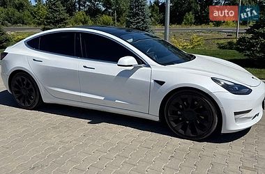 Tesla Model 3  2020