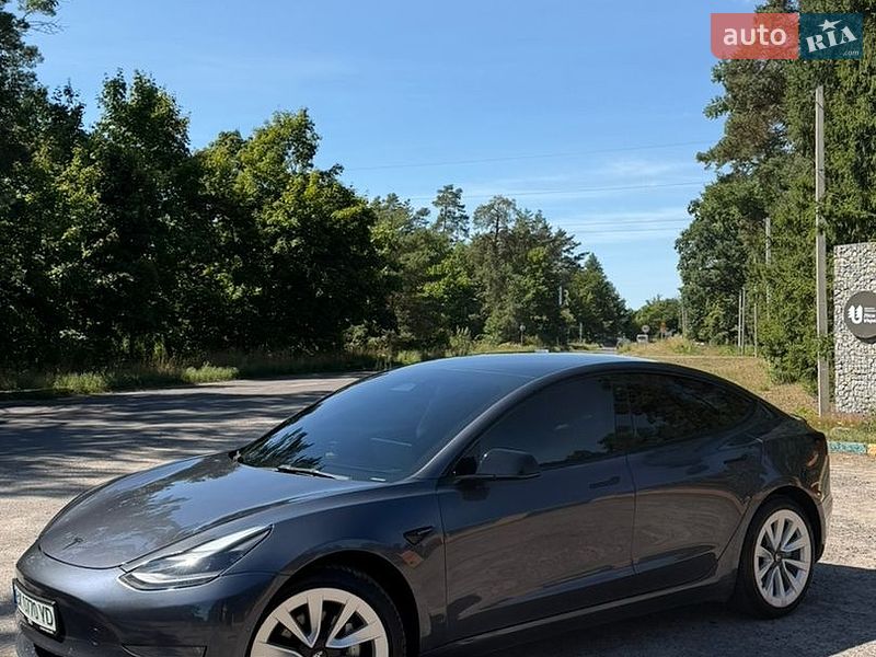 Седан Tesla Model 3 2022 в Сарнах