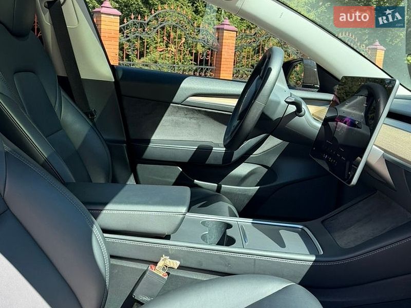 Седан Tesla Model 3 2022 в Сарнах