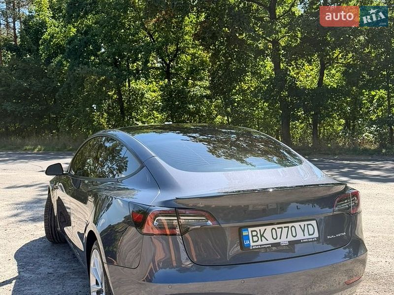 Седан Tesla Model 3 2022 в Сарнах