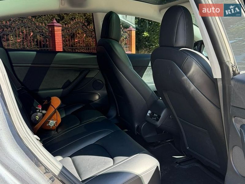 Седан Tesla Model 3 2022 в Сарнах