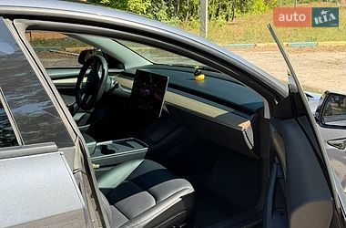 Седан Tesla Model 3 2022 в Сарнах