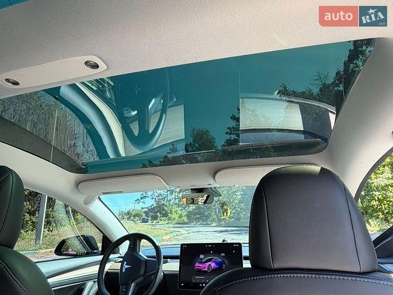 Седан Tesla Model 3 2022 в Сарнах