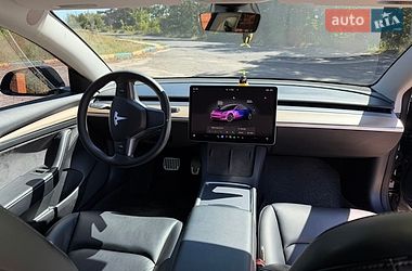 Седан Tesla Model 3 2022 в Сарнах