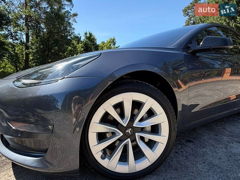 Седан Tesla Model 3 2022 в Сарнах