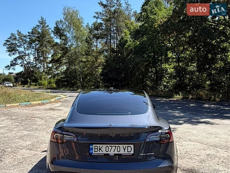 Седан Tesla Model 3 2022 в Сарнах