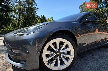 Седан Tesla Model 3 2022 в Сарнах