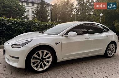 Tesla Model 3  2020