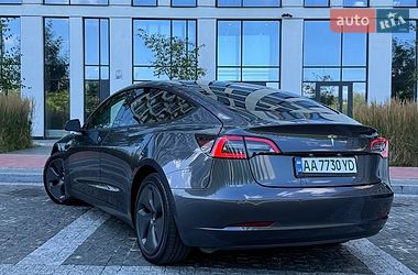 Седан Tesla Model 3 2022 в Києві