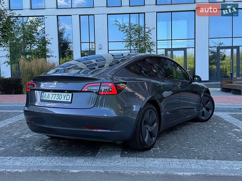 Седан Tesla Model 3 2022 в Києві