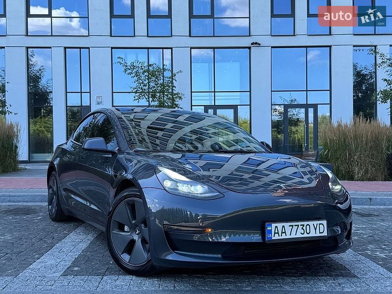 Седан Tesla Model 3 2022 в Києві