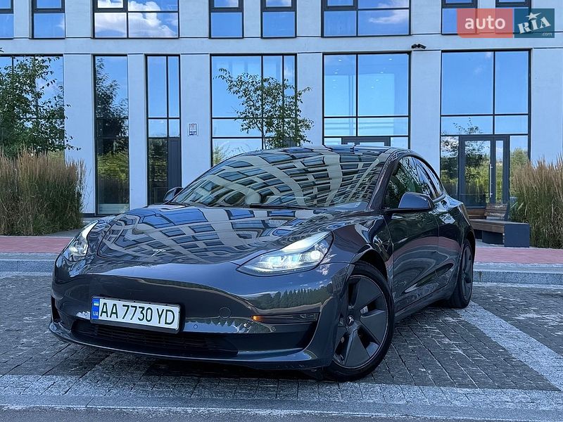 Седан Tesla Model 3 2022 в Києві