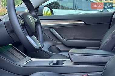 Седан Tesla Model 3 2022 в Києві