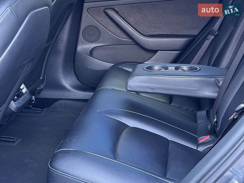 Седан Tesla Model 3 2022 в Києві