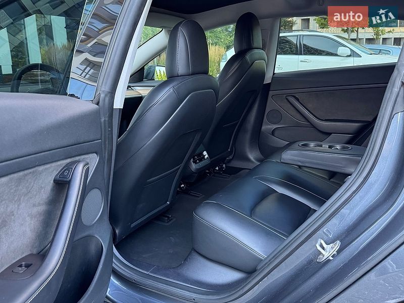 Седан Tesla Model 3 2022 в Києві