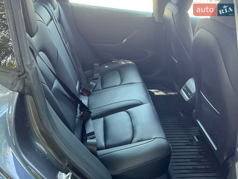 Седан Tesla Model 3 2023 в Кривом Роге