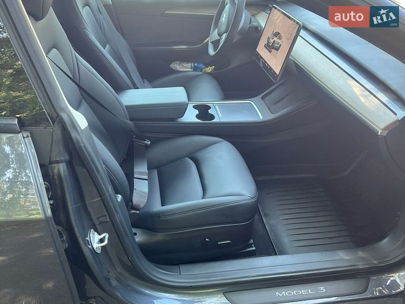 Седан Tesla Model 3 2023 в Кривом Роге