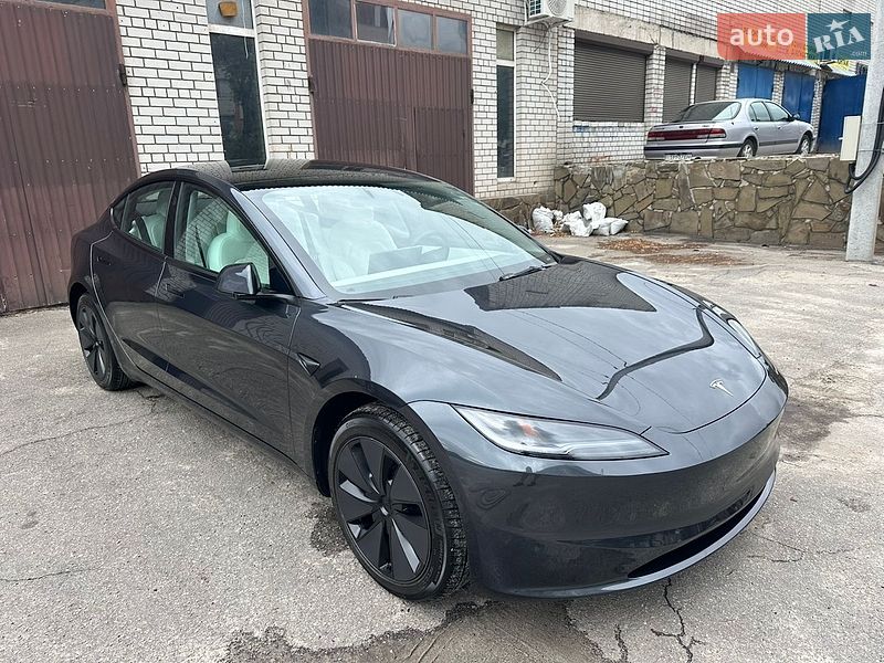 Седан Tesla Model 3 2025 в Днепре