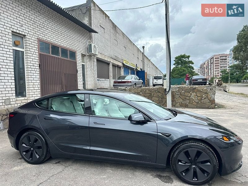 Седан Tesla Model 3 2025 в Днепре